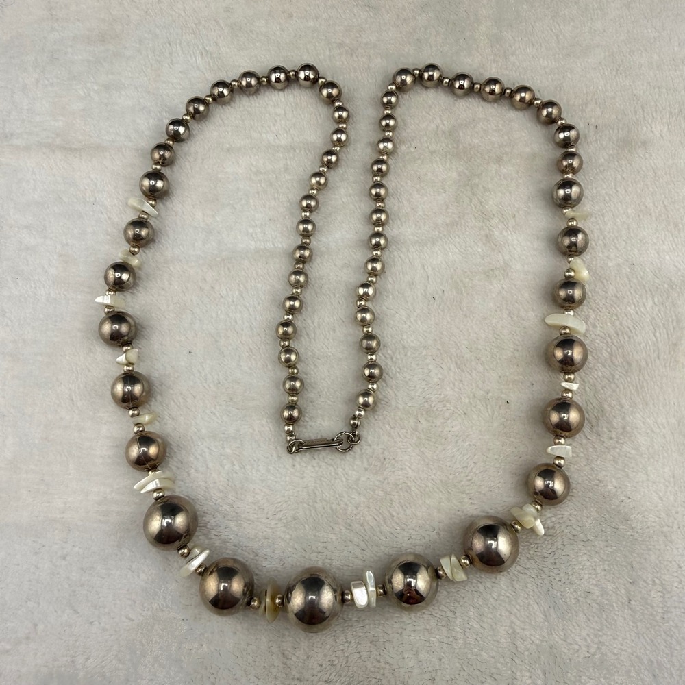 Vintage Dauplaise Necklace Silver Tone Mother of Pearl Graduated Bead 27in‎
